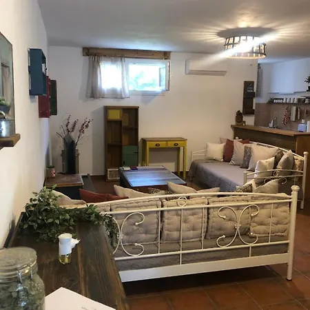 Country Flat Maria Evropouloi